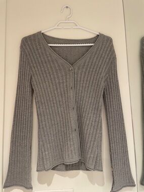 Commense Gray Ribbed V-Neck Button Cardigan
